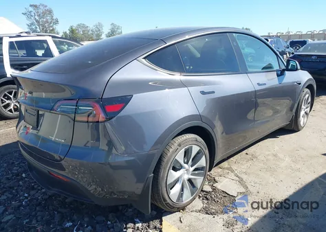 2023 Tesla Model Y Awd/Long Range Dual Motor All-Wheel Drive z USA, uszkodzony, nr VIN 7SAYGAEE8PF972307